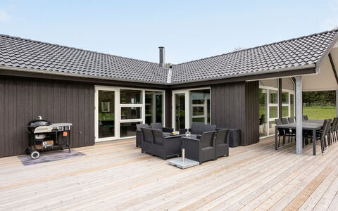 Rathulf - 500M from the Sea: Maison, Toit, Domicile, Chalet, Biens, Ferme, Villa, Porche, Siding