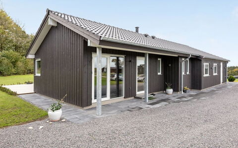 Rathulf - 500M from the Sea: Maison, Toit, Domicile, Chalet, Biens, Ferme, Villa, Porche, Siding