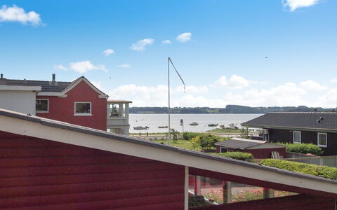 Star - 100M from the Sea: Toit, Maison, Lot Terre, Domicile, Chalet, Biens, Batiments Jardin, Ombre, Cabane En Rondins, Aménagement Paysager