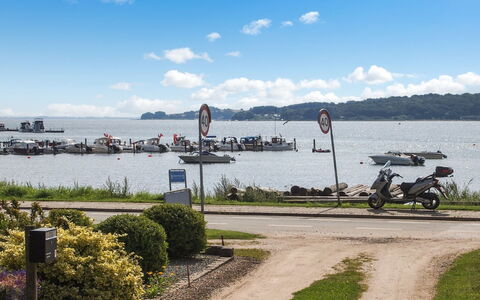 Star - 100M from the Sea: Toit, Maison, Lot Terre, Domicile, Chalet, Biens, Batiments Jardin, Ombre, Cabane En Rondins, Aménagement Paysager