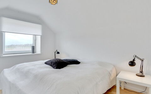 Ewelina - 15Km from the Sea: Lit, Chambre, Design Intérieur, Plafond, Literie, Linge, Drap De Lit, Meubles, Luminaire, Sol