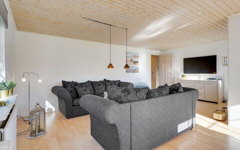 Harrieth - 16Km from the Sea: Domicile, Toit, Maison, Chalet, Biens, Porte, Porche, Siding, Ferme, Ombre