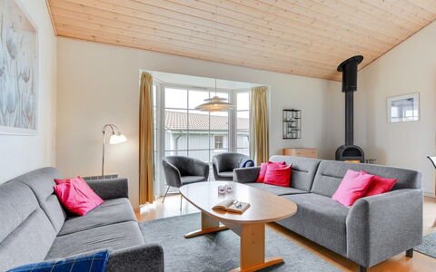 Karina - 150M to the Fjord: Meubles, Design Intérieur, Sol, Domicile, Canapé, Sol, Salon, Plafond, Pièce