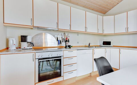 Karina - 150M to the Fjord: Sol, Bois, Design Intérieur, Sol, Parquet, Plafond, Cuisine, Comptoir, Cabinetry, Domicile