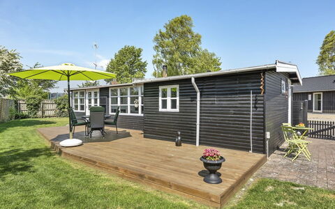 Tyyni - 75M from the Sea: Toit, Maison, Domicile, Chalet, Siding, Biens, Allée, Batiments Jardin, Cour, Cabanon