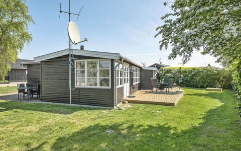 Tyyni - 75M from the Sea: Toit, Maison, Domicile, Chalet, Siding, Biens, Allée, Batiments Jardin, Cour, Cabanon