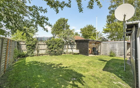 Tyyni - 75M from the Sea: Toit, Maison, Domicile, Chalet, Siding, Biens, Allée, Batiments Jardin, Cour, Cabanon