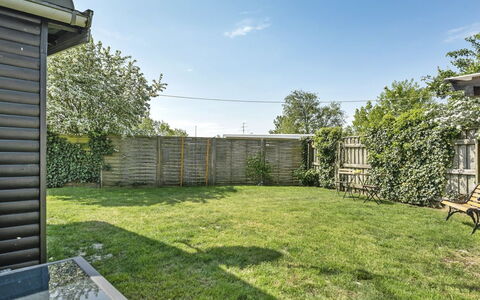 Tyyni - 75M from the Sea: Toit, Maison, Domicile, Chalet, Siding, Biens, Allée, Batiments Jardin, Cour, Cabanon