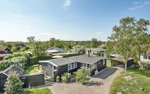 Tyyni - 75M from the Sea: Toit, Maison, Domicile, Chalet, Siding, Biens, Allée, Batiments Jardin, Cour, Cabanon