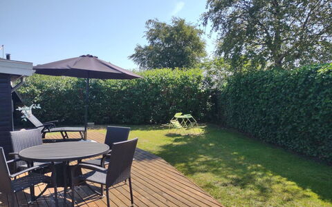 Tyyni - 75M from the Sea: Toit, Maison, Domicile, Chalet, Siding, Biens, Allée, Batiments Jardin, Cour, Cabanon