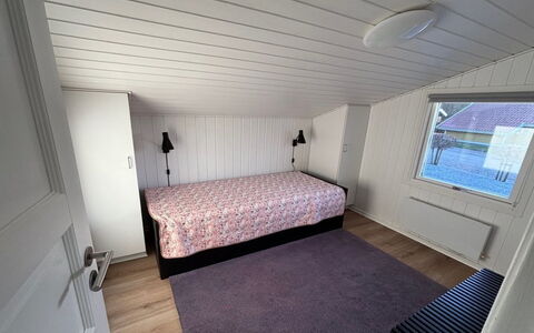 Beowulf - 200M from the Sea: Bois, Sol, Sol, Plafond, Pièce, Chambre, Dur, Lit, Tache De Bois, Cadre De Lit
