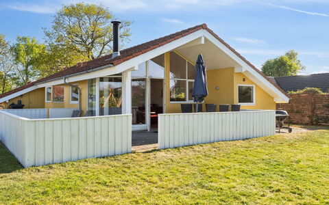 Dolores - 100M from the Sea: Toit, Maison, Domicile, Chalet, Porte, Siding, Plate-Forme, Porche, Planche, Dur