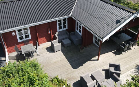 Ernestine - 500M to the Fjord: Appartement, Ombre, Balcon, Chaise, Clôture, Mobilier De Jardin, Aluminium, Gazon Artificiel