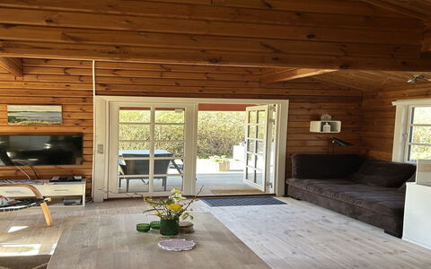 Ernestine - 500M to the Fjord: Sol, Bois, Meubles, Sol, Design Intérieur, Plafond, Parquet, Dur, Salon, Tache De Bois