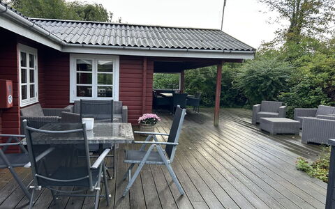 Ernestine - 500M to the Fjord: Bois, Meubles, Mobilier De Jardin, Chaise, Tableau De Plein Air, Toit, Plate-Forme, Domicile, Chalet, Porche