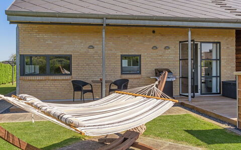 Hans - 700M from the Sea: Herbe, Maison, Toit, Chalet, Domicile, Arbuste, Ferme, Lot Terre, Zone Rurale