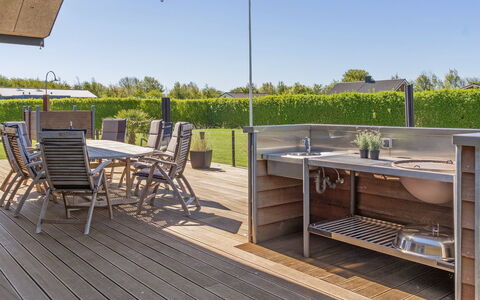 Hans - 700M from the Sea: Herbe, Maison, Toit, Chalet, Domicile, Arbuste, Ferme, Lot Terre, Zone Rurale