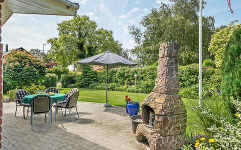 Tess - 50M from the Sea: Herbe, Maison, Toit, Chalet, Domicile, Arbuste, Ferme, Lot Terre, Zone Rurale