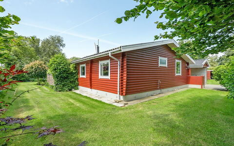 Tess - 50M from the Sea: Herbe, Maison, Toit, Chalet, Domicile, Arbuste, Ferme, Lot Terre, Zone Rurale