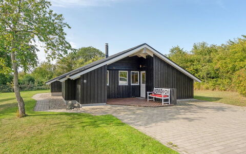 Gram - 450M from the Sea: Herbe, Maison, Toit, Chalet, Domicile, Arbuste, Ferme, Lot Terre, Zone Rurale