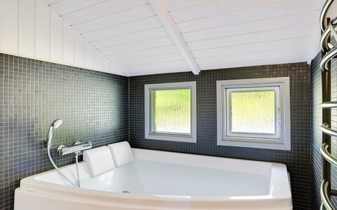 Gram - 450M from the Sea: Herbe, Maison, Toit, Chalet, Domicile, Arbuste, Ferme, Lot Terre, Zone Rurale