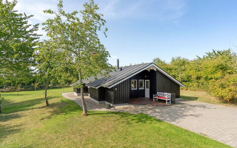 Gram - 450M from the Sea: Herbe, Maison, Toit, Chalet, Domicile, Arbuste, Ferme, Lot Terre, Zone Rurale