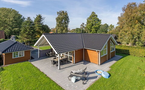 Hellena - 90M from the Sea: Herbe, Maison, Toit, Chalet, Domicile, Arbuste, Ferme, Lot Terre, Zone Rurale