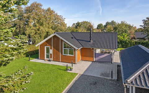 Hellena - 90M from the Sea: Herbe, Maison, Toit, Chalet, Domicile, Arbuste, Ferme, Lot Terre, Zone Rurale