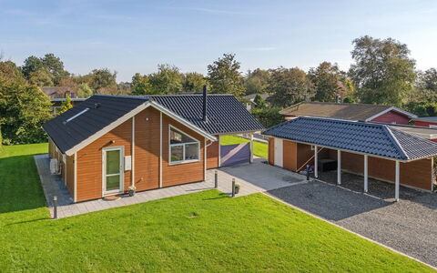 Hellena - 90M from the Sea: Architecture, Toit, Domicile, Composite, Daylighting, Siding, Allée