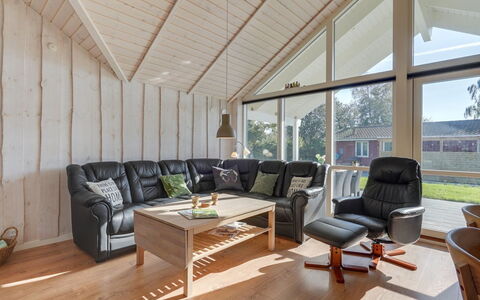 Hellena - 90M from the Sea: Architecture, Toit, Domicile, Composite, Daylighting, Siding, Allée