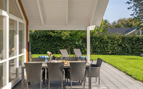 Hellena - 90M from the Sea: Architecture, Toit, Domicile, Composite, Daylighting, Siding, Allée