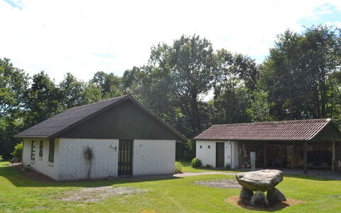 Florinka - 31Km from the Sea: Fenêtre, Façade, Zone Résidentielle, Domicile, Composite, Fenêtre À Guillotine, Biens, Siding, Daylighting