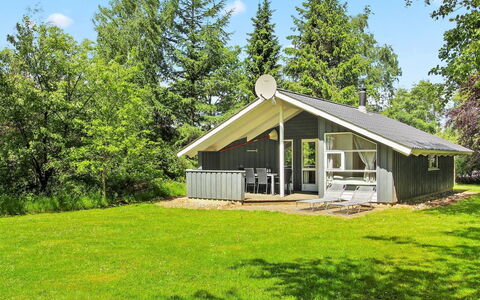 Frederikke - 28Km from the Sea: Maison, Chalet, Toit, Batiments Jardin, Ombre, Cabanon, Arrière-Cour, Mobilier De Jardin, Cour, Pelouse