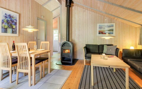 Frederikke - 28Km from the Sea: Bois, Sol, Design Intérieur, Plafond, Meubles, Pièce, Sol, Salon, Domicile, Dur
