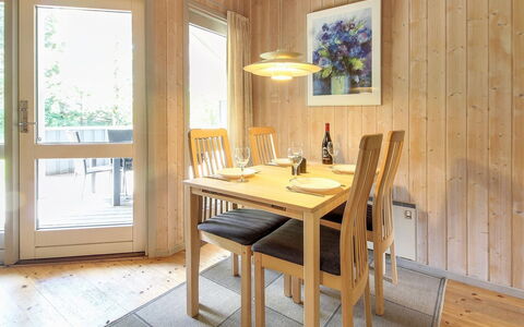 Frederikke - 28Km from the Sea: Meubles, Design Intérieur, Sol, Sol, Bois, Plafond, Salle À Manger, Parquet, Chaise, Pièce