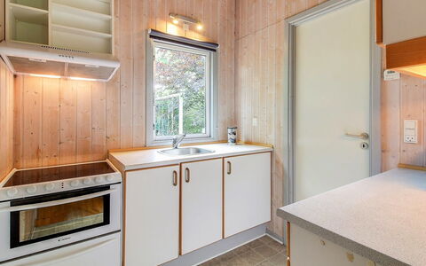 Frederikke - 28Km from the Sea: Bois, Sol, Plafond, Design Intérieur, Luminaire Plomberie, Principaux Appliance, Cuisine, Sol, Comptoir, Pièce