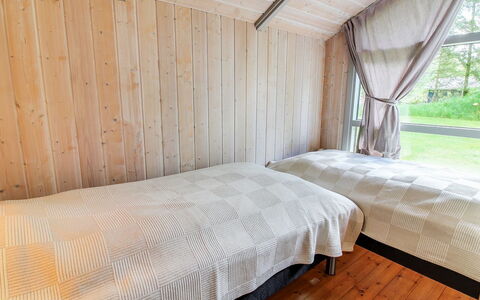 Frederikke - 28Km from the Sea: Bois, Chambre, Sol, Sol, Lit, Design Intérieur, Drap De Lit, Meubles, Literie, Linge