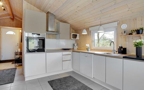 Kea - 30Km from the Sea: Bois, Sol, Design Intérieur, Cuisine, Plafond, Principaux Appliance, Appareil De Cuisine, Comptoir, Sol, Éclairage