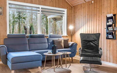 Heina - 25Km from the Sea: Meubles, Chaise, Dur, Salon, Accoudoir, Plante D'Appartement, Famille Pine