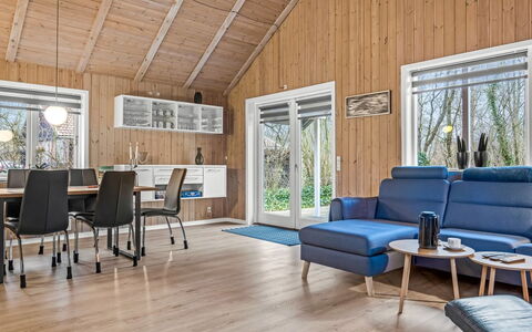 Heina - 25Km from the Sea: Design Intérieur, Bois, Sol, Parquet, Meubles, Plafond, Sol, Salon, Domicile, Pièce