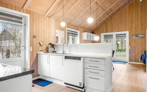 Heina - 25Km from the Sea: Bois, Cuisine, Appareil De Cuisine, Principaux Appliance, Domicile, Comptoir, Plafond, Électroménager, Parquet, Dur