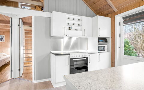 Heina - 25Km from the Sea: Bois, Cuisine, Plafond, Appareil De Cuisine, Principaux Appliance, Pièce, Comptoir, Cabinetry, Grenier, Électroménager