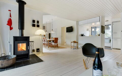 Judyta - 1Km from the Sea: Sol, Sol, Bois, Parquet, Design Intérieur, Plafond, Salon, Domicile, Pièce, Meubles