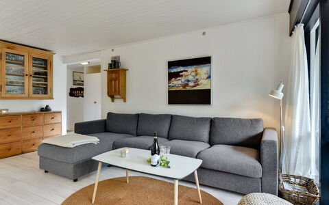 Judyta - 1Km from the Sea: Meubles, Canapé, Design Intérieur, Sol, Salon, Sol, Bois, Pièce, Table, Domicile