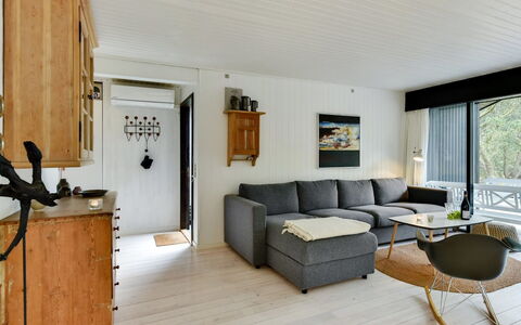 Judyta - 1Km from the Sea: Meubles, Design Intérieur, Sol, Canapé, Bois, Sol, Salon, Plafond, Pièce, Table