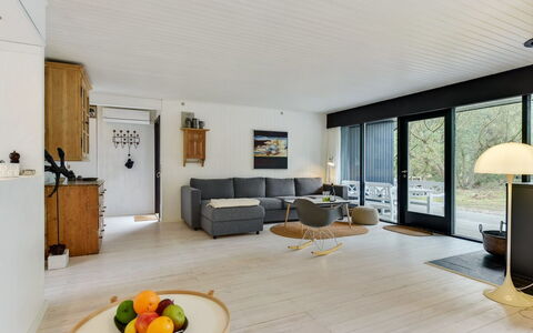 Judyta - 1Km from the Sea: Meubles, Design Intérieur, Sol, Canapé, Sol, Bois, Plafond, Salon, Pièce, Éclairage
