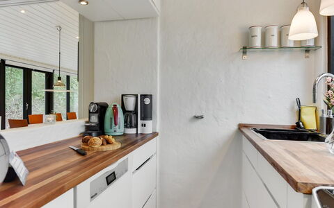 Judyta - 1Km from the Sea: Comptoir, Cuisine, Design Intérieur, Sol, Meubles, Appareil De Cuisine, Bois, Cabinetry, Luminaire Plomberie, Sol