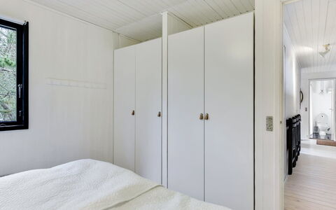 Judyta - 1Km from the Sea: Maison, Chalet, Toit, Batiments Jardin, Ombre, Cabanon, Arrière-Cour, Mobilier De Jardin, Cour, Pelouse