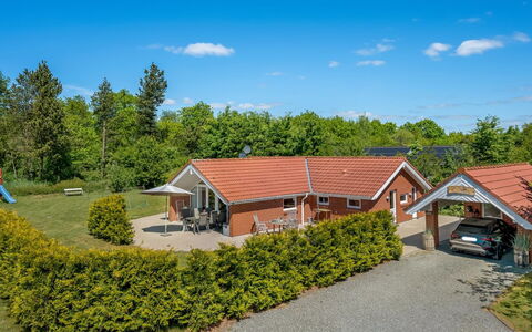 Erp - 10Km from the Sea: Toit, Maison, Domicile, Chalet, Porte, Siding, Plate-Forme, Porche, Planche, Dur