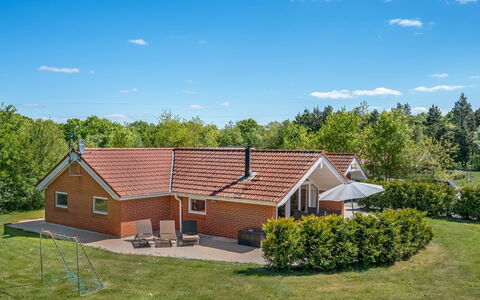 Erp - 10Km from the Sea: Toit, Maison, Domicile, Chalet, Porte, Siding, Plate-Forme, Porche, Planche, Dur